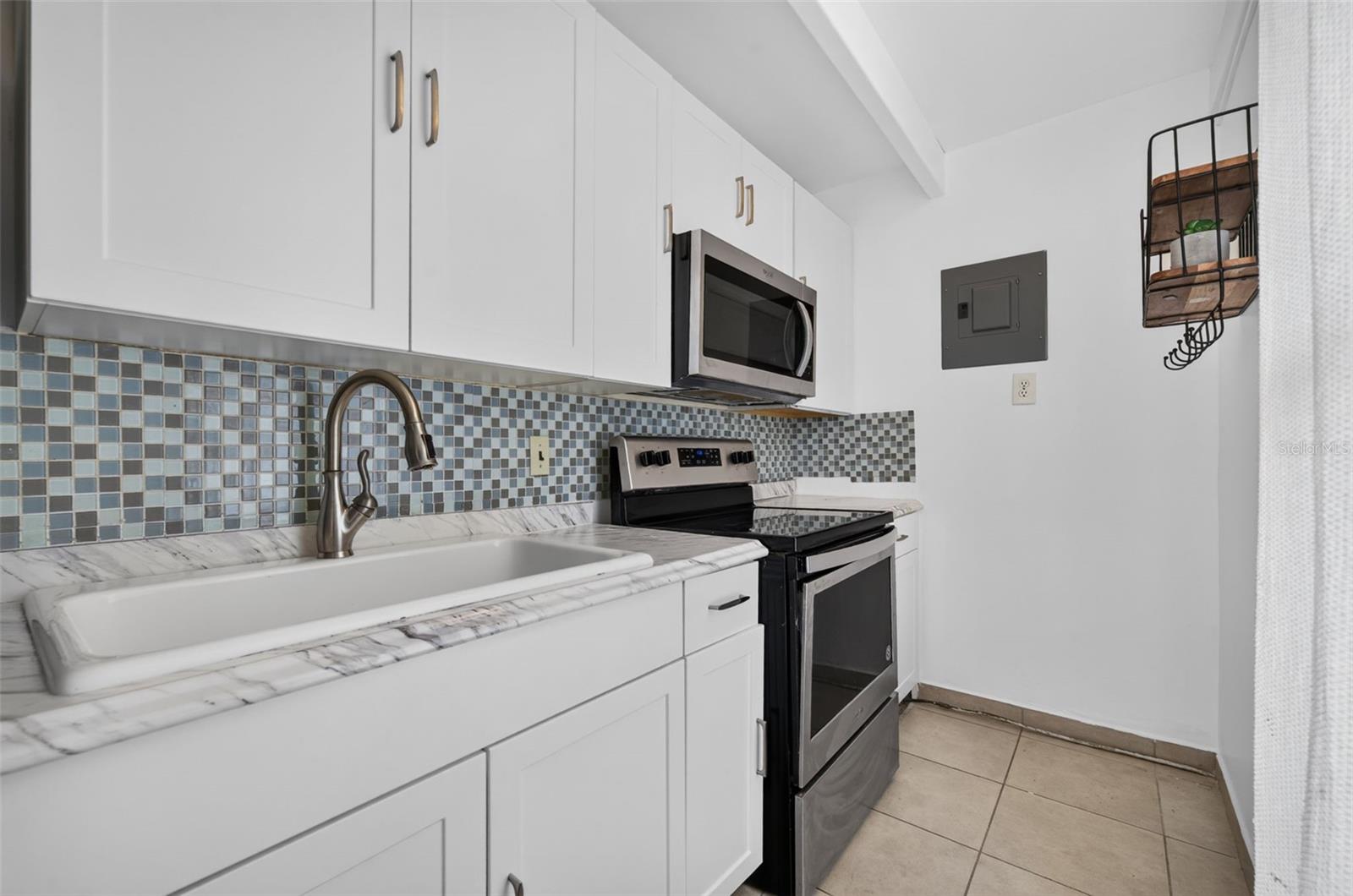 LAKESHORE CLUB - Residential