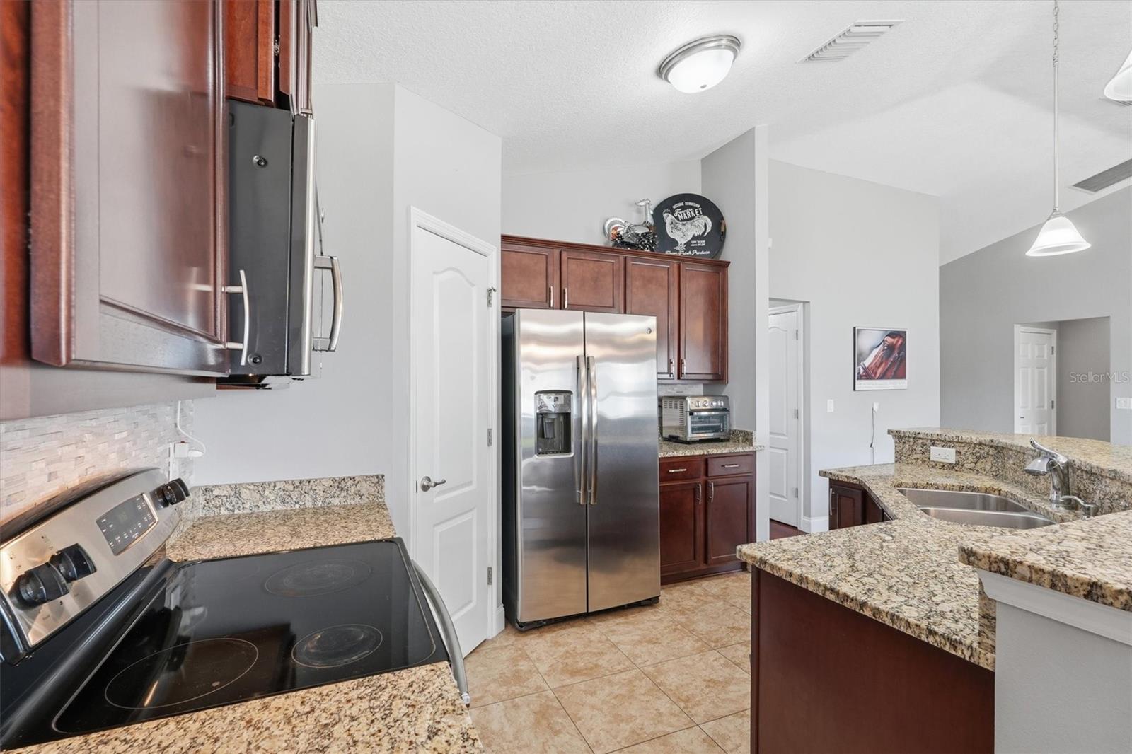MEADOW GLENN UN 01 - Residential