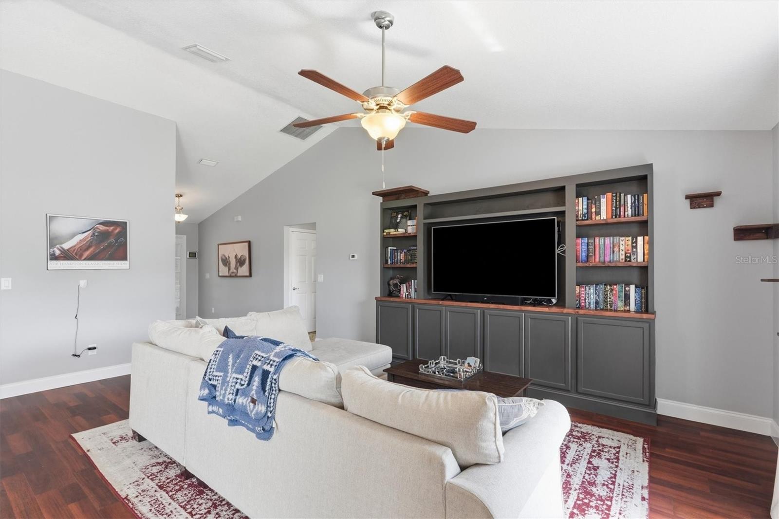 MEADOW GLENN UN 01 - Residential
