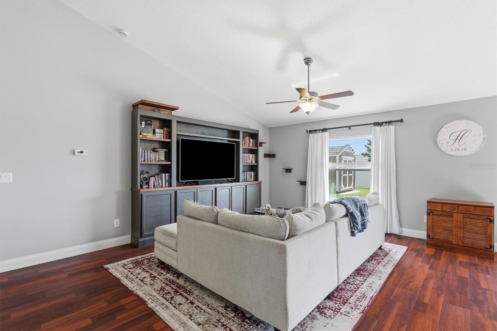 MEADOW GLENN UN 01 - Residential