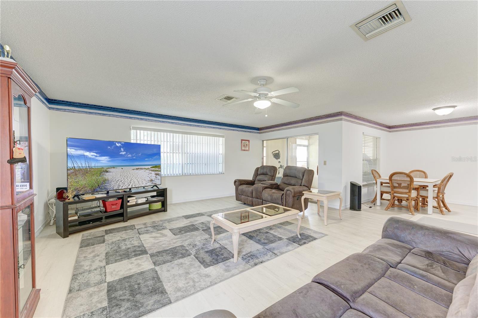 VILLAGE GREEN OF BRADENTON SEC 11 - Residential