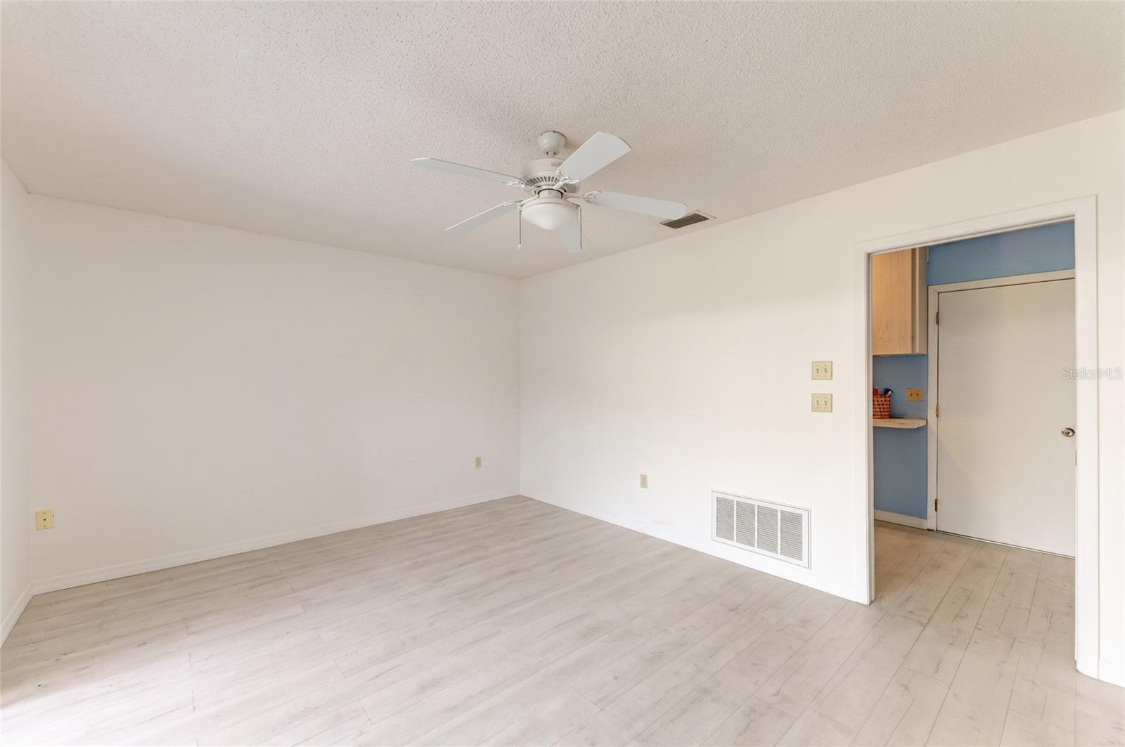 VILLAGE GREEN OF BRADENTON SEC 11 - Residential