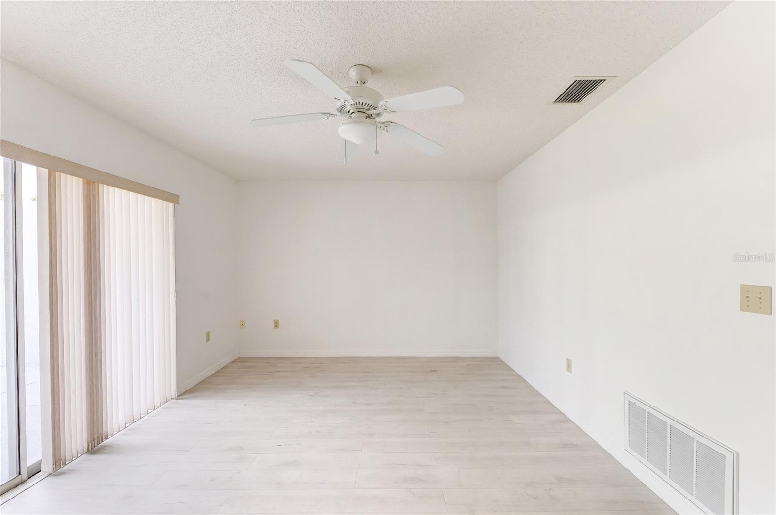 VILLAGE GREEN OF BRADENTON SEC 11 - Residential
