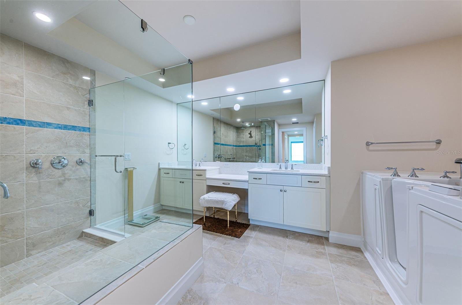 SUNSET POINTE AT COLLANY KEY III CONDO - Residential