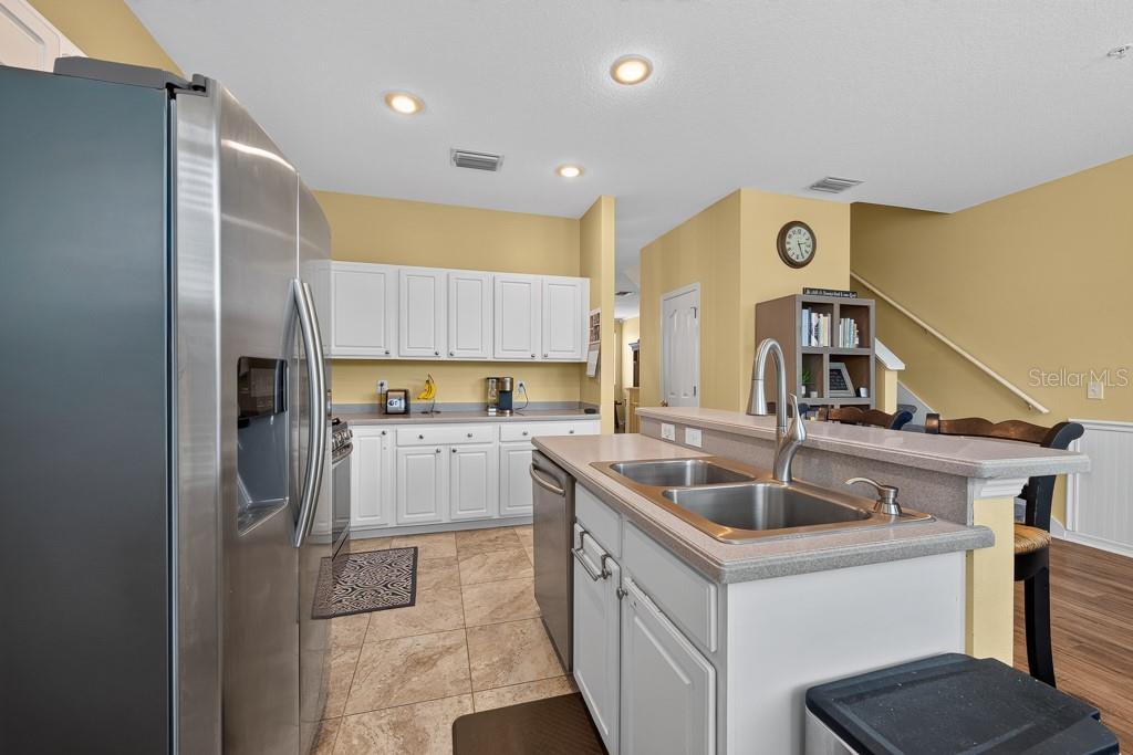 BAYSHORE POINTE TWNHMS PHAS - Residential
