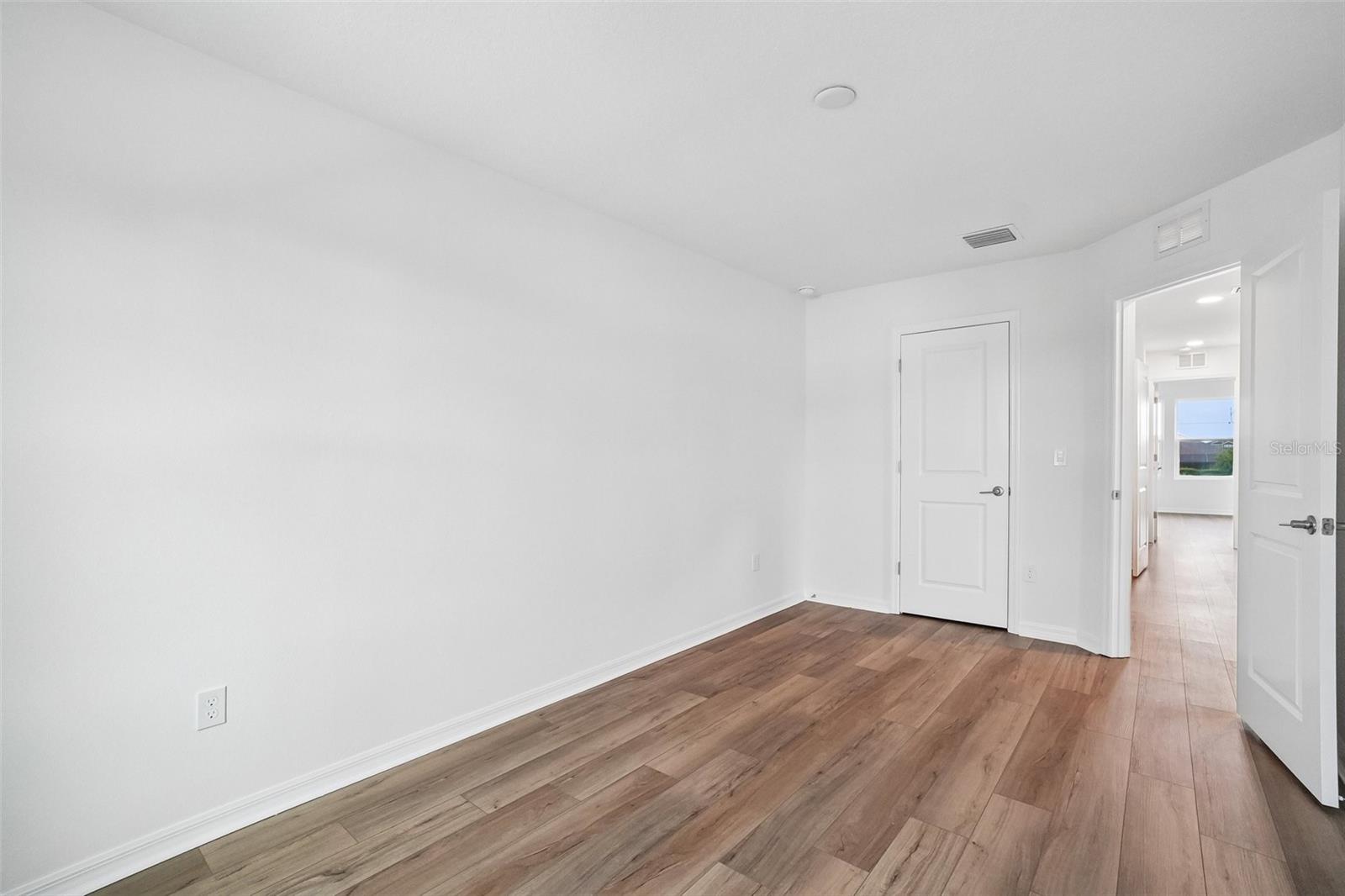TWIN OAKS - Residential