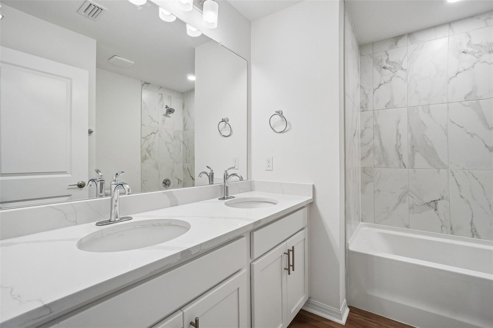 TWIN OAKS - Residential