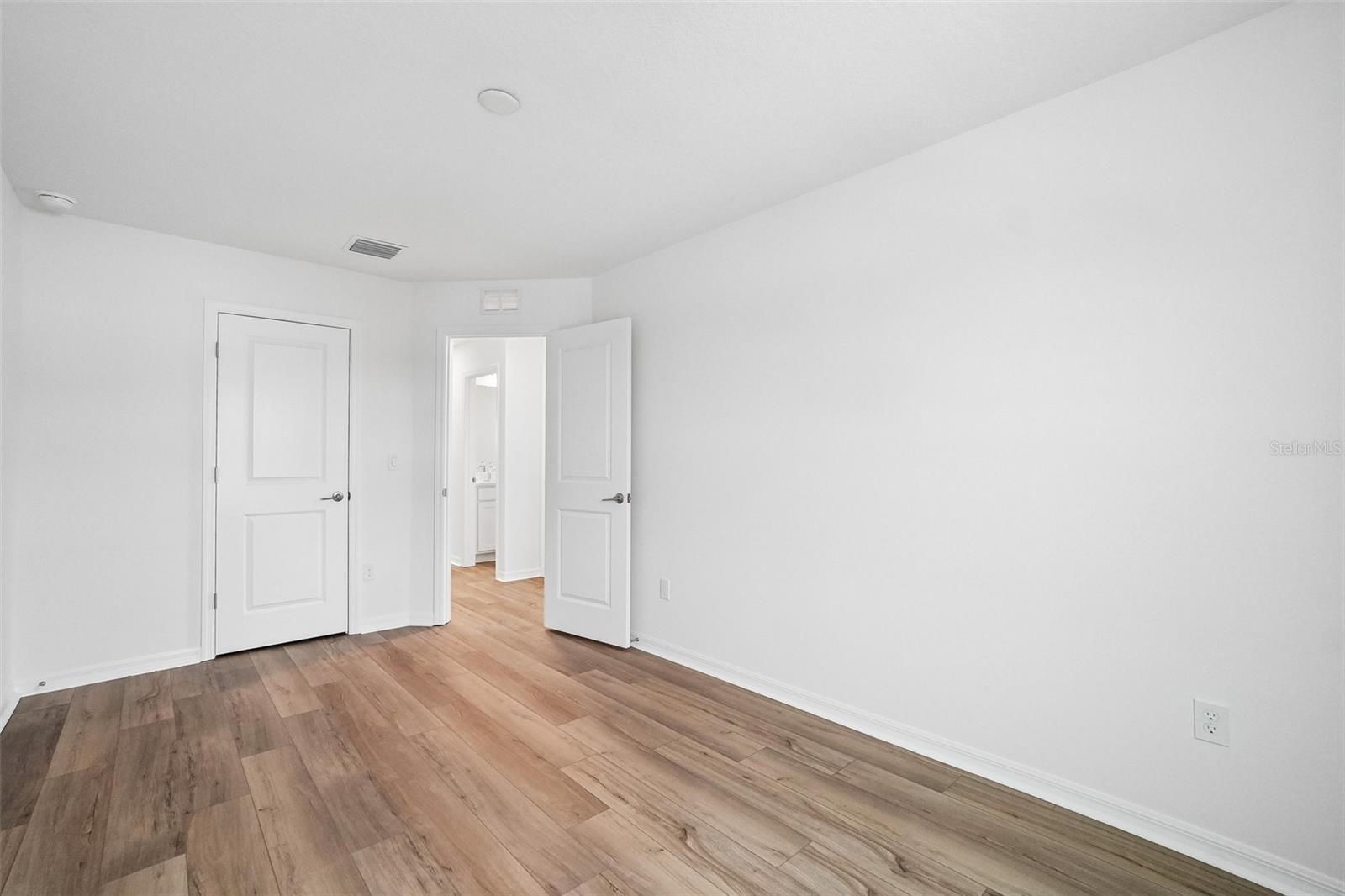 TWIN OAKS - Residential