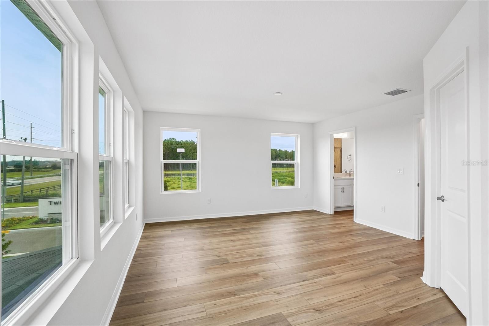 TWIN OAKS - Residential