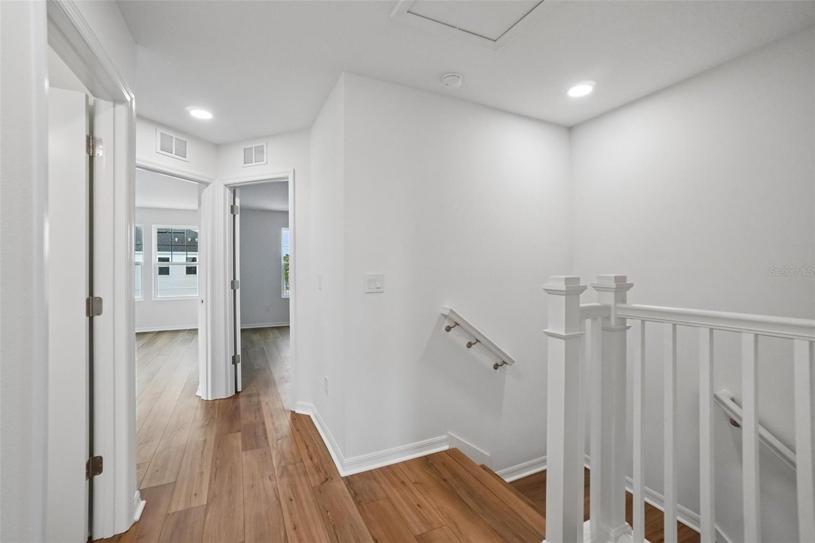 TWIN OAKS - Residential