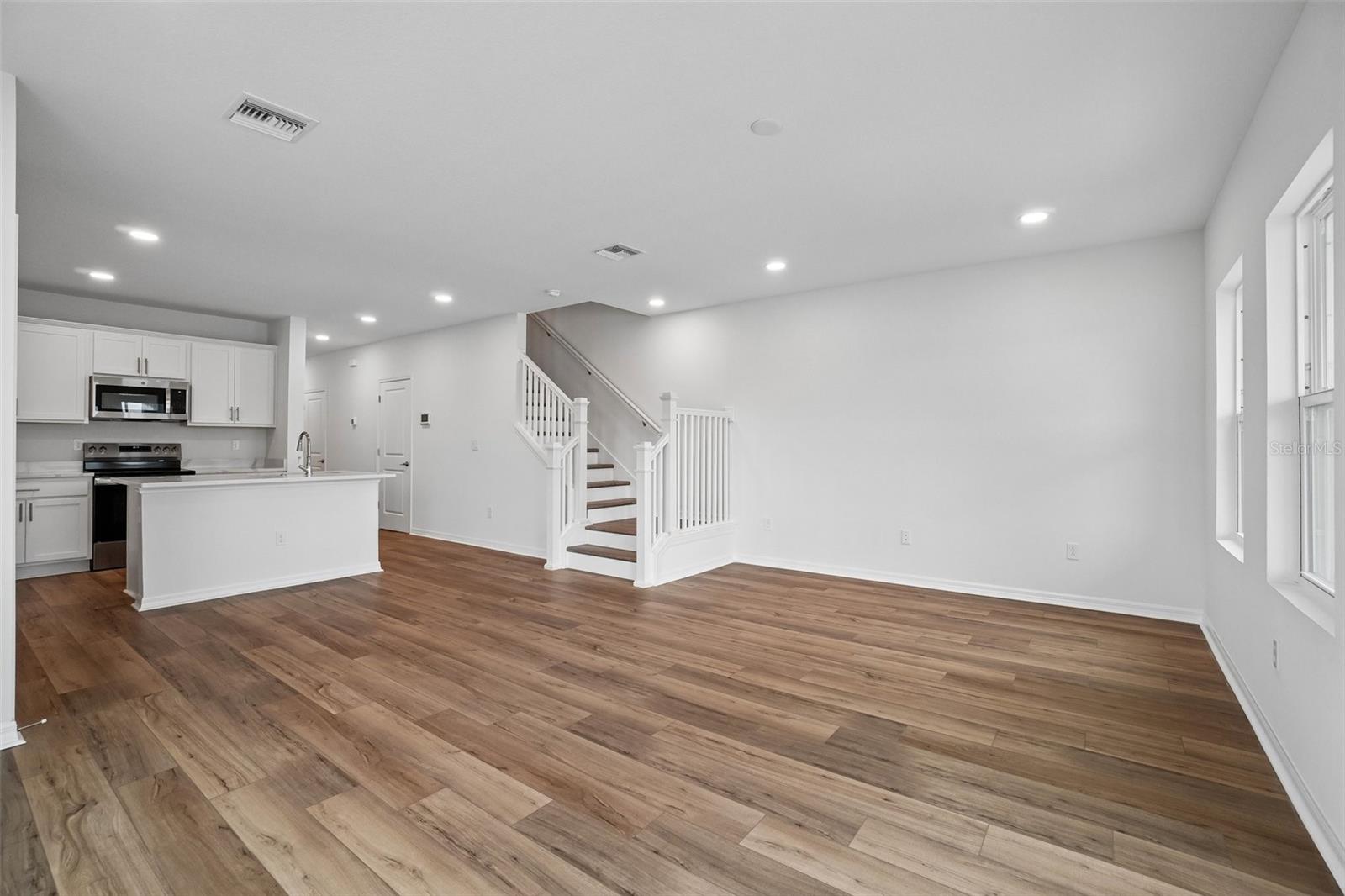TWIN OAKS - Residential