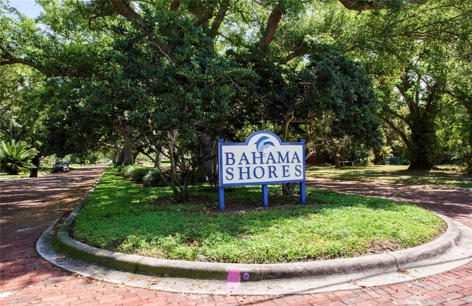 BAHAMA BEACH - Land
