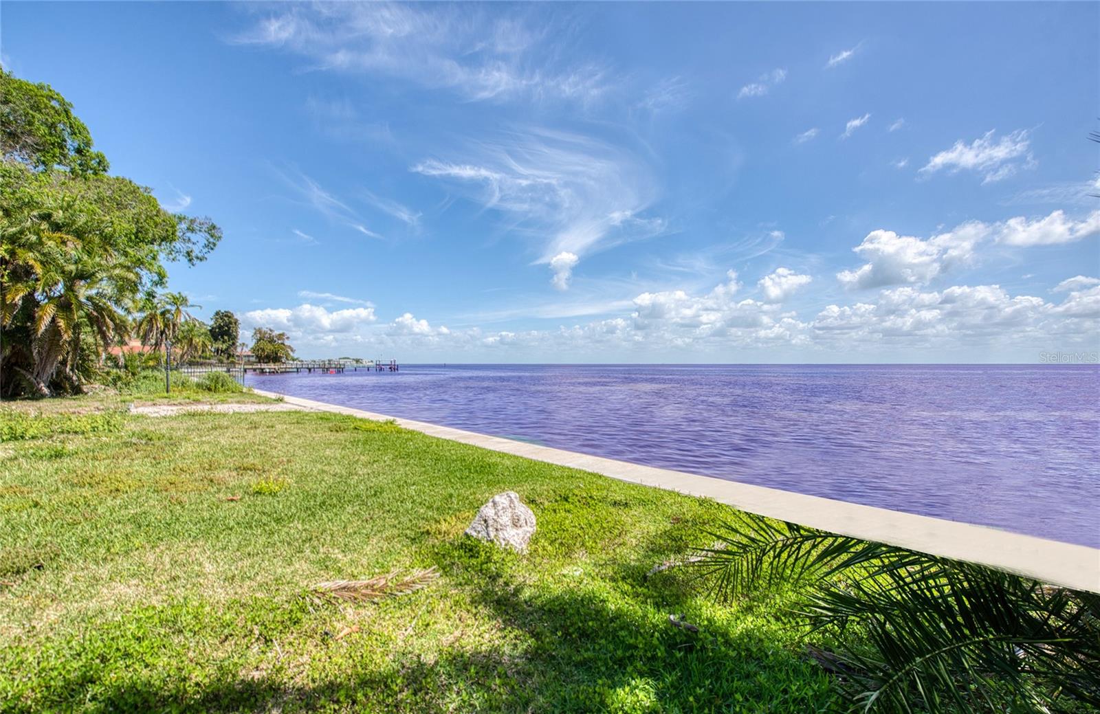 BAHAMA BEACH - Land