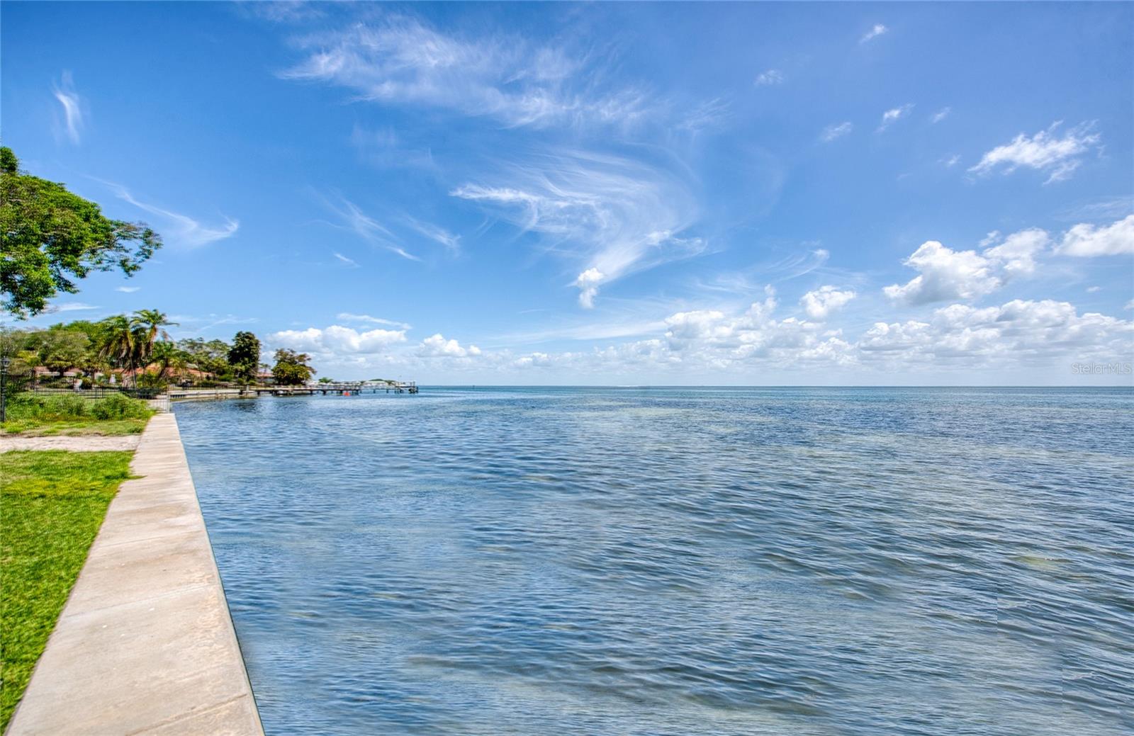 BAHAMA BEACH - Land