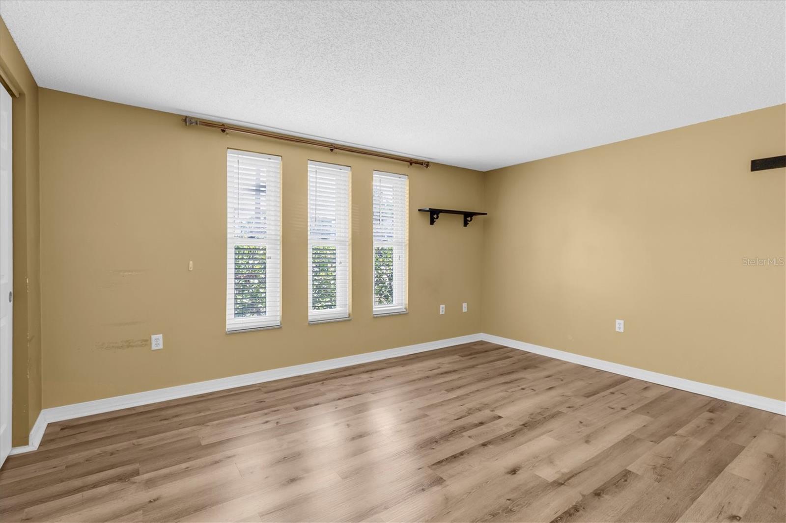 EMBASSY HILLS - Residential