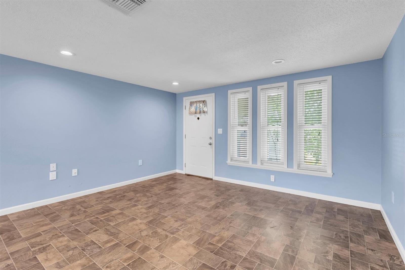 EMBASSY HILLS - Residential
