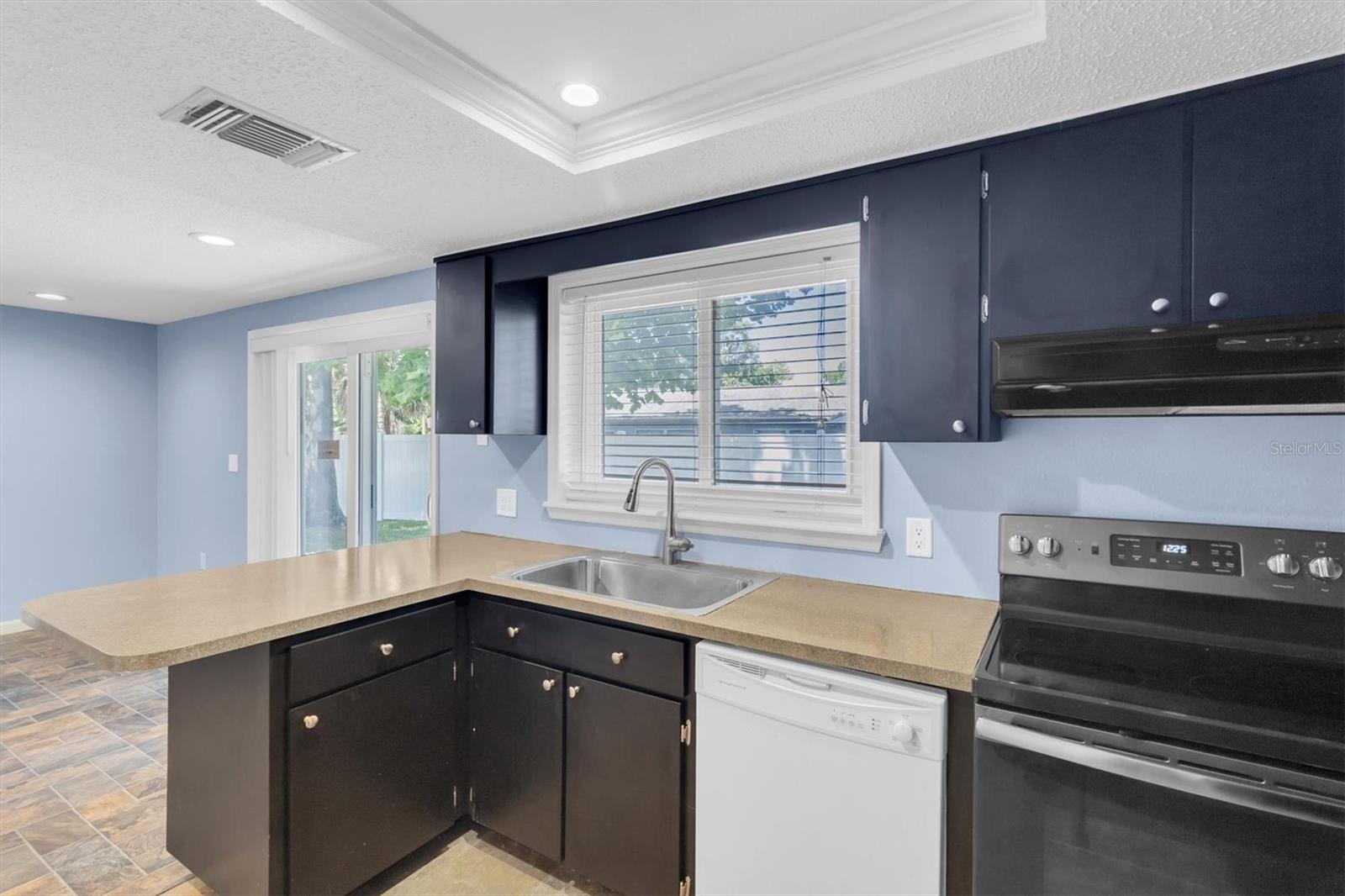 EMBASSY HILLS - Residential