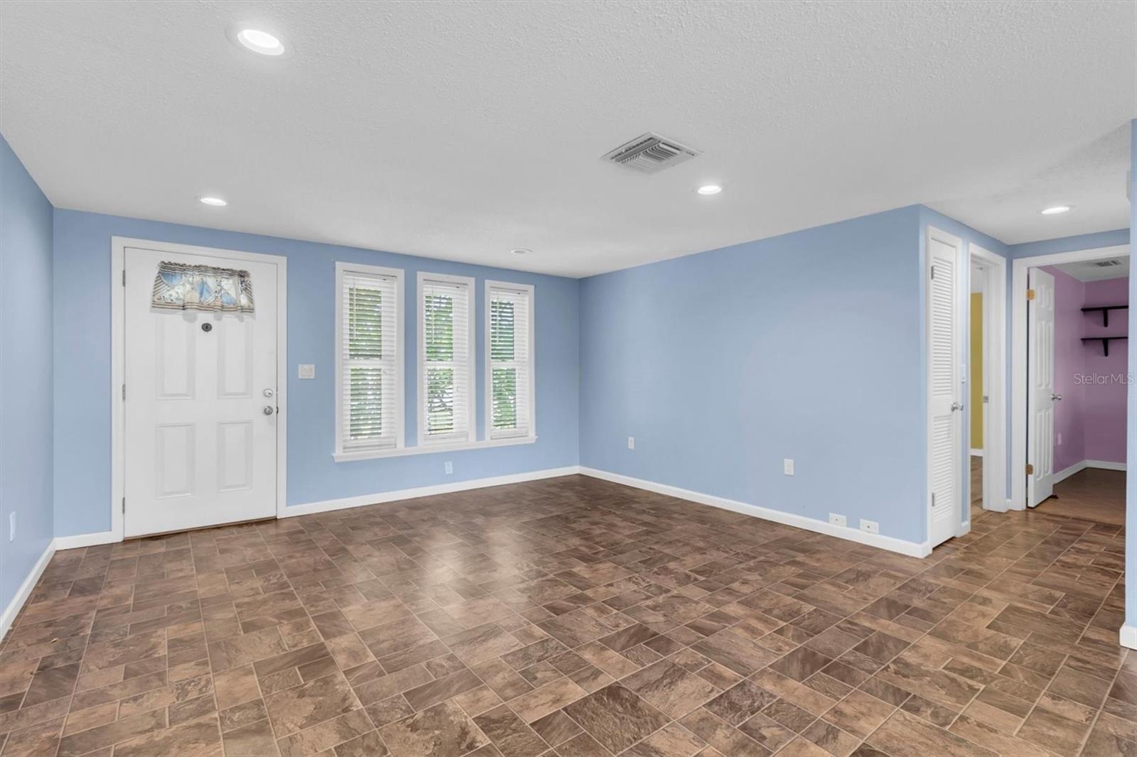 EMBASSY HILLS - Residential