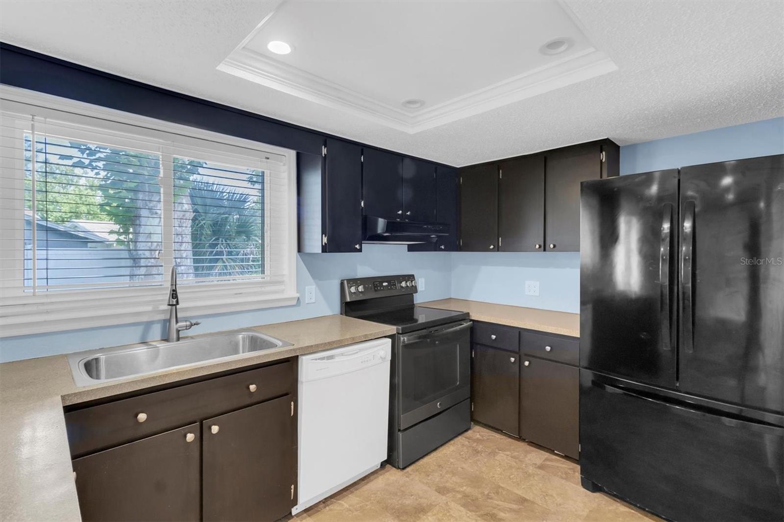 EMBASSY HILLS - Residential