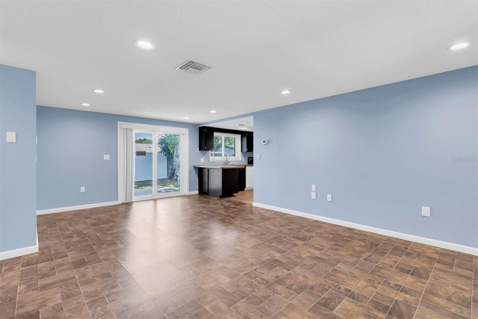 EMBASSY HILLS - Residential
