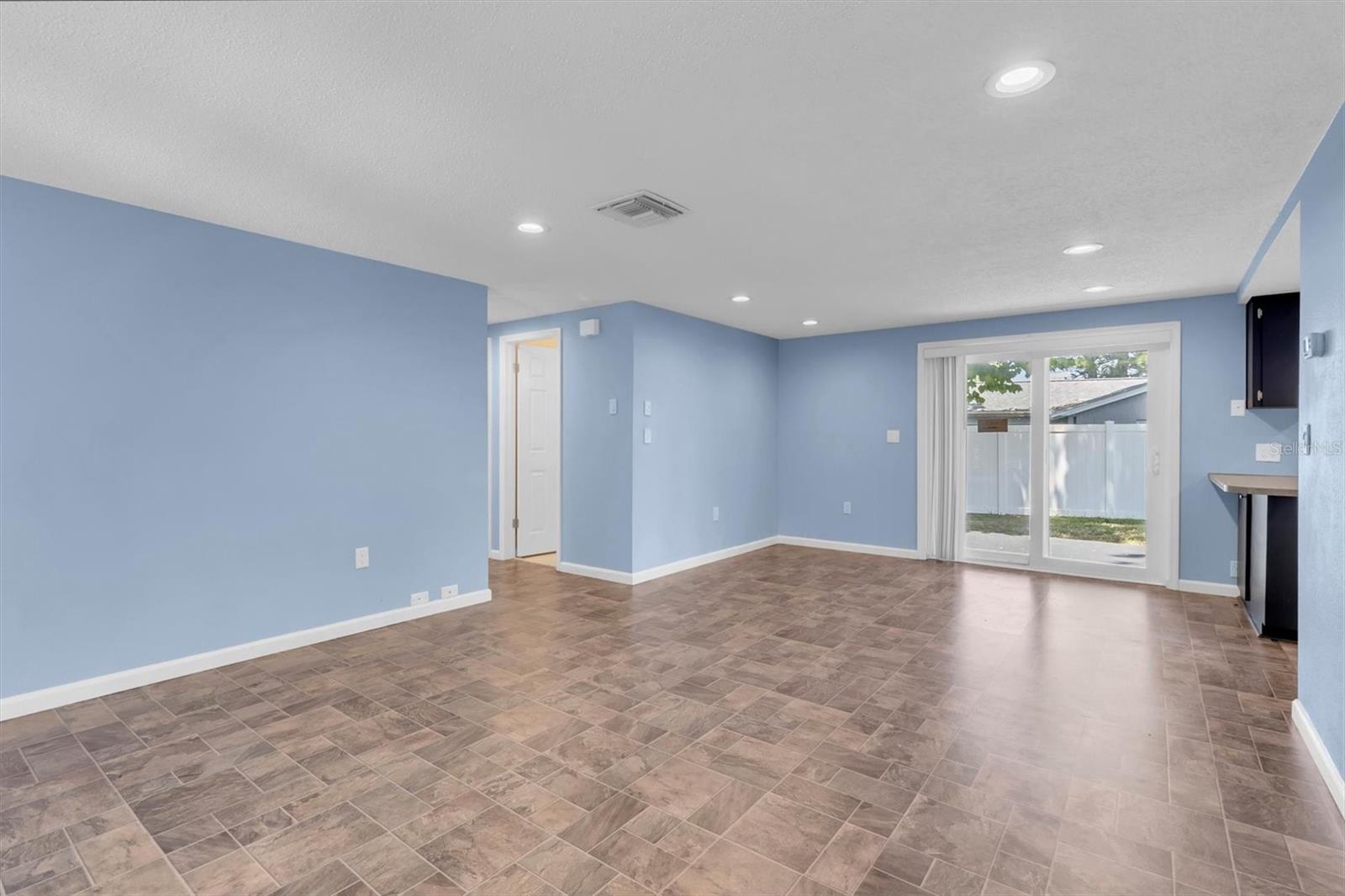 EMBASSY HILLS - Residential