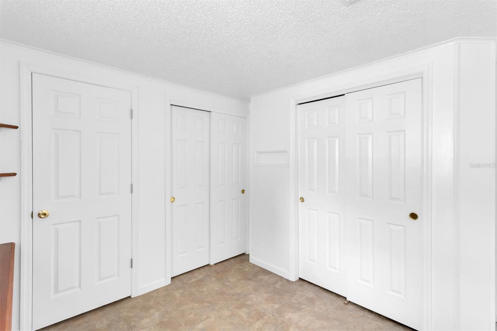 EMBASSY HILLS - Residential