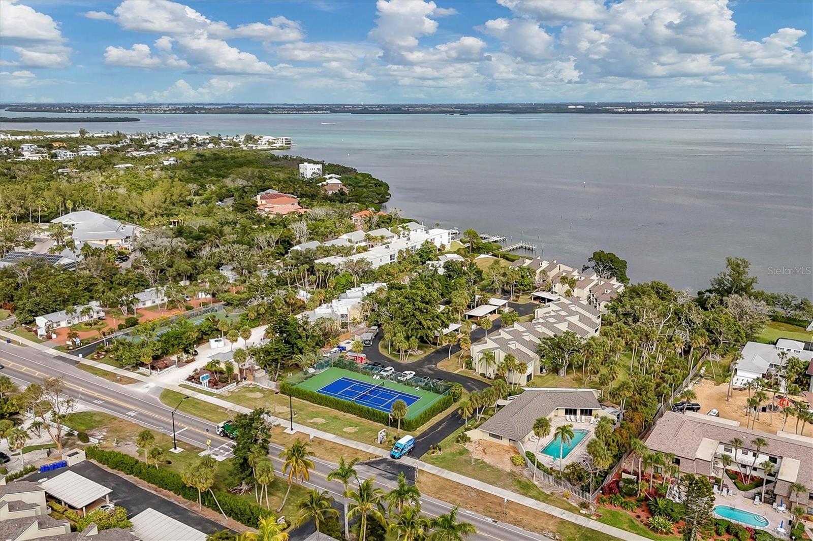 THE BANYAN BAY CLUB - Residential