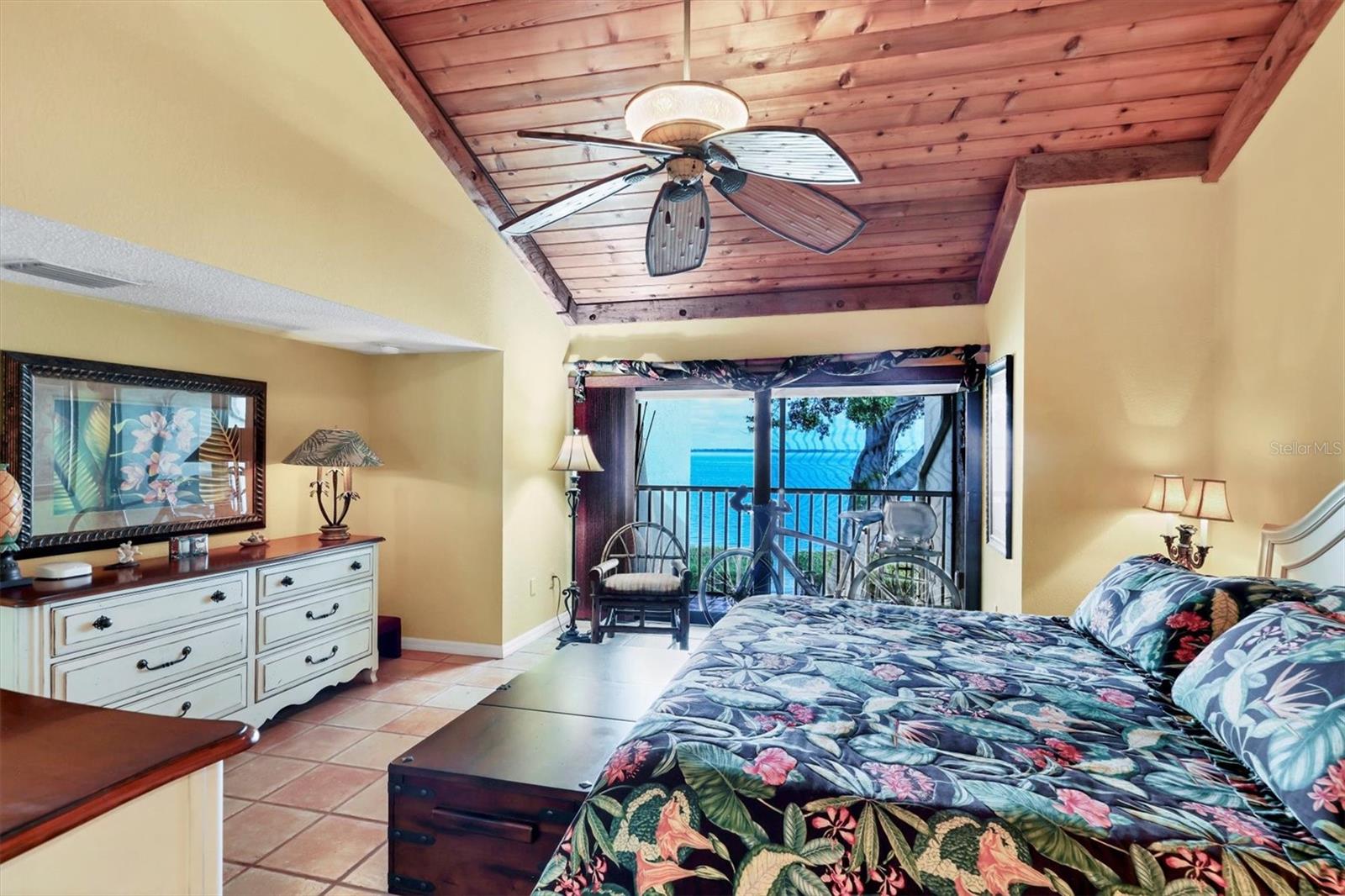 THE BANYAN BAY CLUB - Residential
