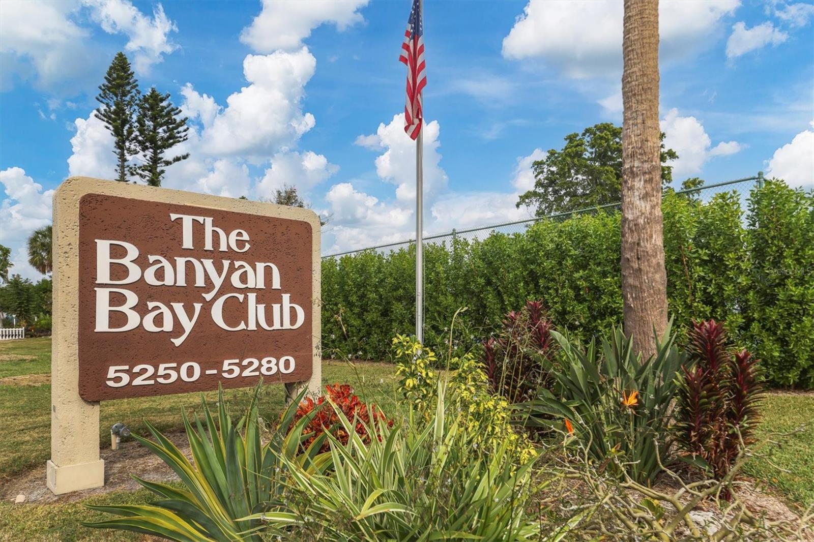 THE BANYAN BAY CLUB - Residential