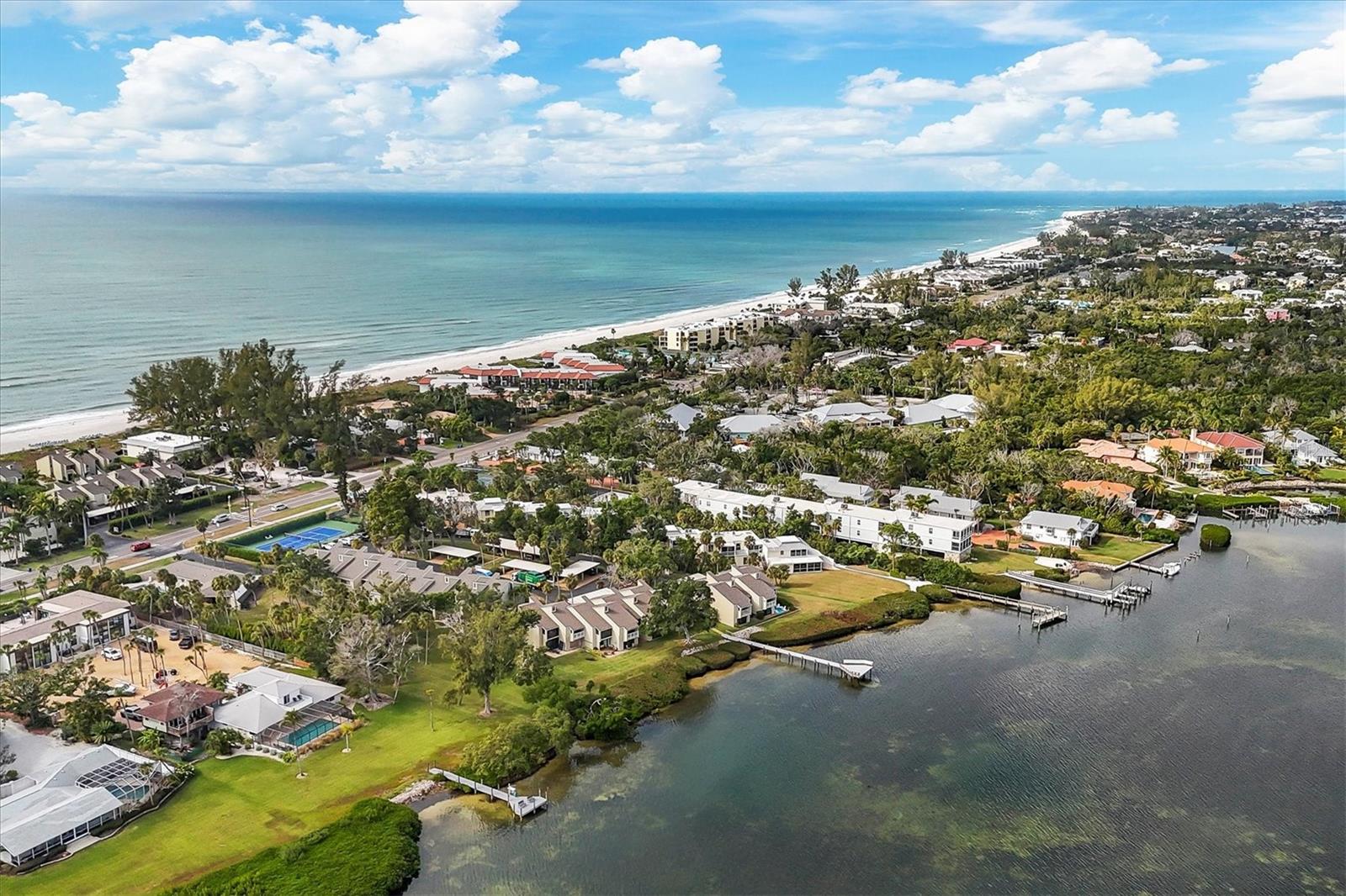 THE BANYAN BAY CLUB - Residential