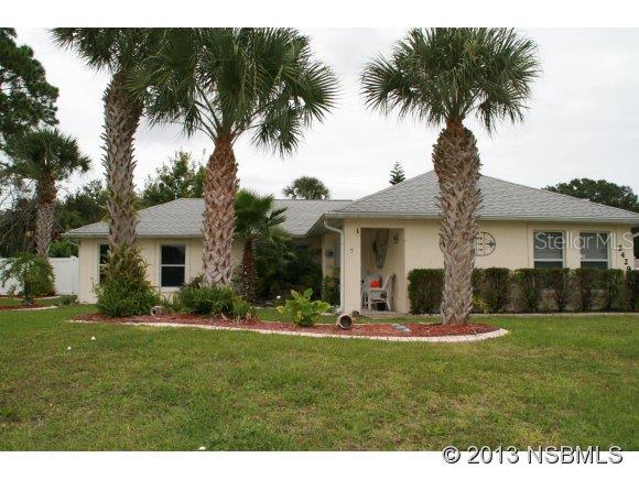 CONTINGENCY with KICK-OUT. CONTINGENCY with 72 HOUR KICK-OUT.Mrs. Clean lives here....Large, Vaulted ceilings, Open and Bright, large wood blinds, 4/2 home on a corner lot with RV Carport. Large and yet it can be cozy and a great place to bring your family. Beautiful tile throughout and laminate floors in the bedrooms.. lots of decorator touches. Breakfast Bar in the kitchen and recessed lighting where you'll probably hang out a lot. Large 2 car garage and room for a detached garage or enclose the RV Carport. Fenced in yard for children, pets or a pool. 3 zone sprinkler system to take care of your yard and reclaimed water. Termite Bond. You must see the inside!!! IT COULD BE YOURS!!!! ;Water: City