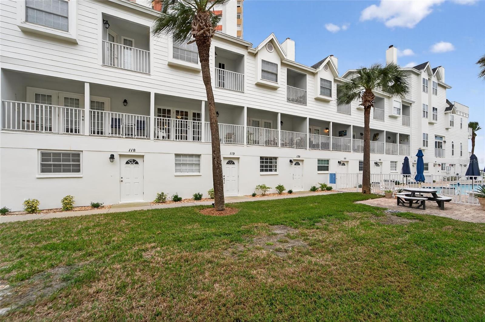 SUNSET REEF - Residential