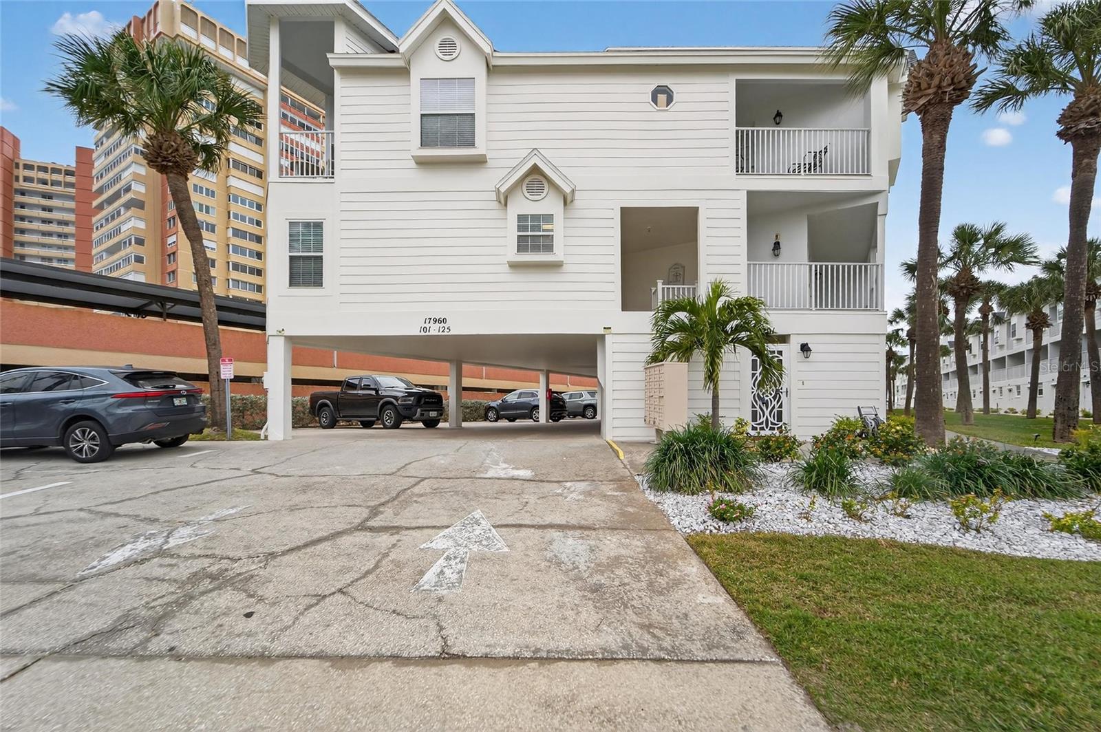 SUNSET REEF - Residential