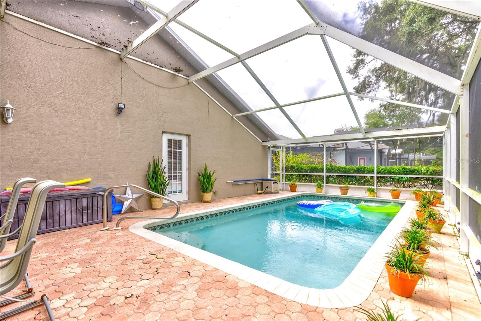 MEADOW OAKS - Residential