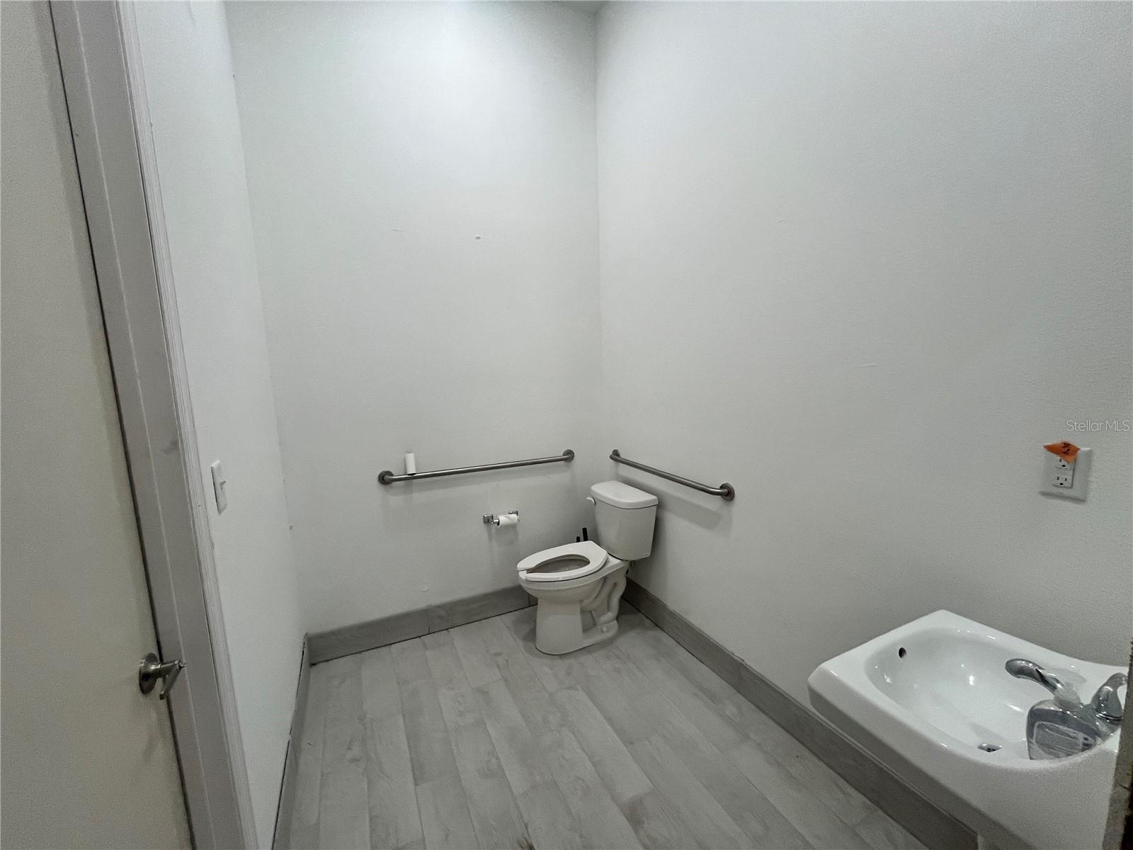 BLOUNT & WHITLEDGE SUB - Commercial Lease