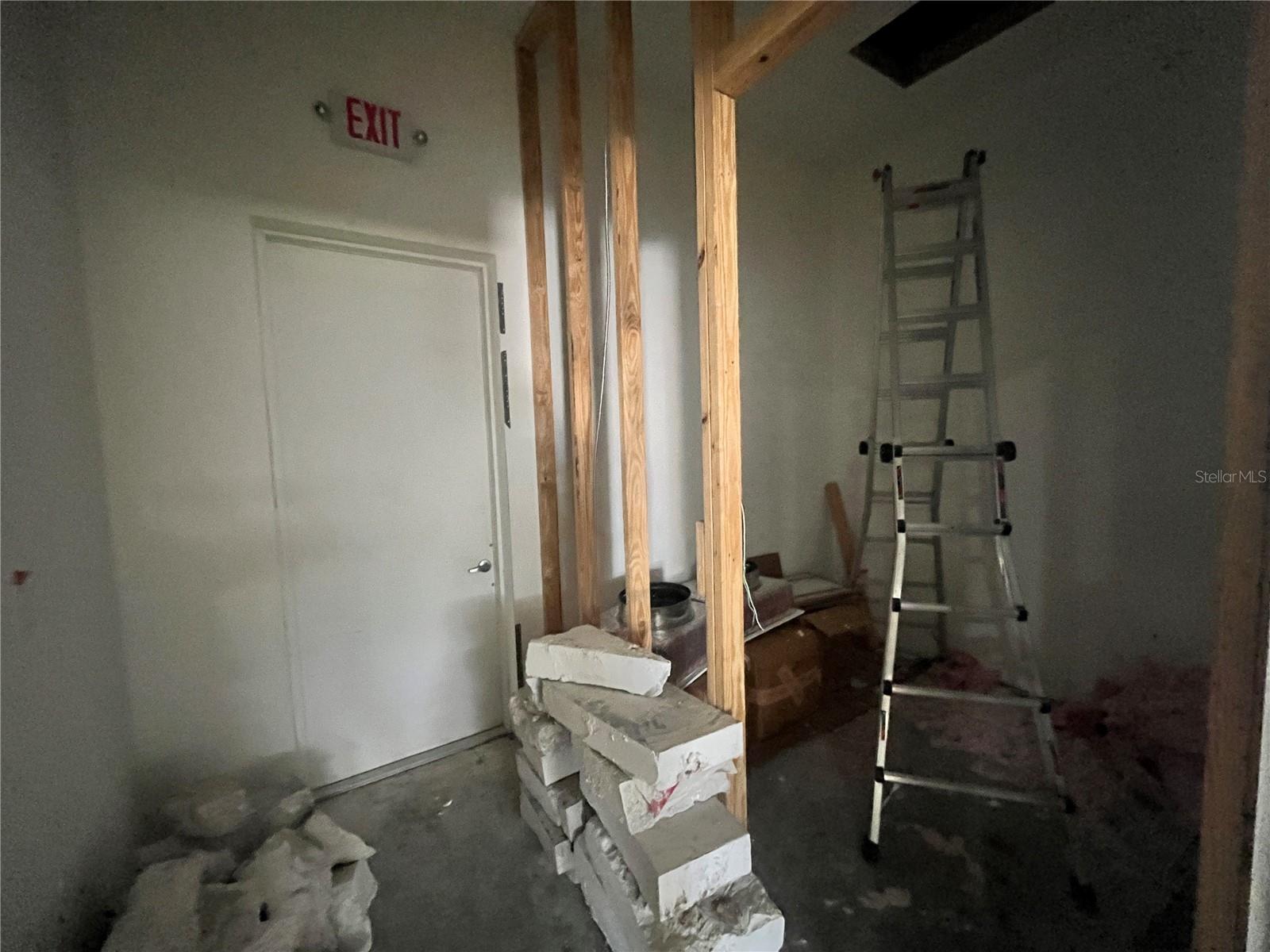 BLOUNT & WHITLEDGE SUB - Commercial Lease