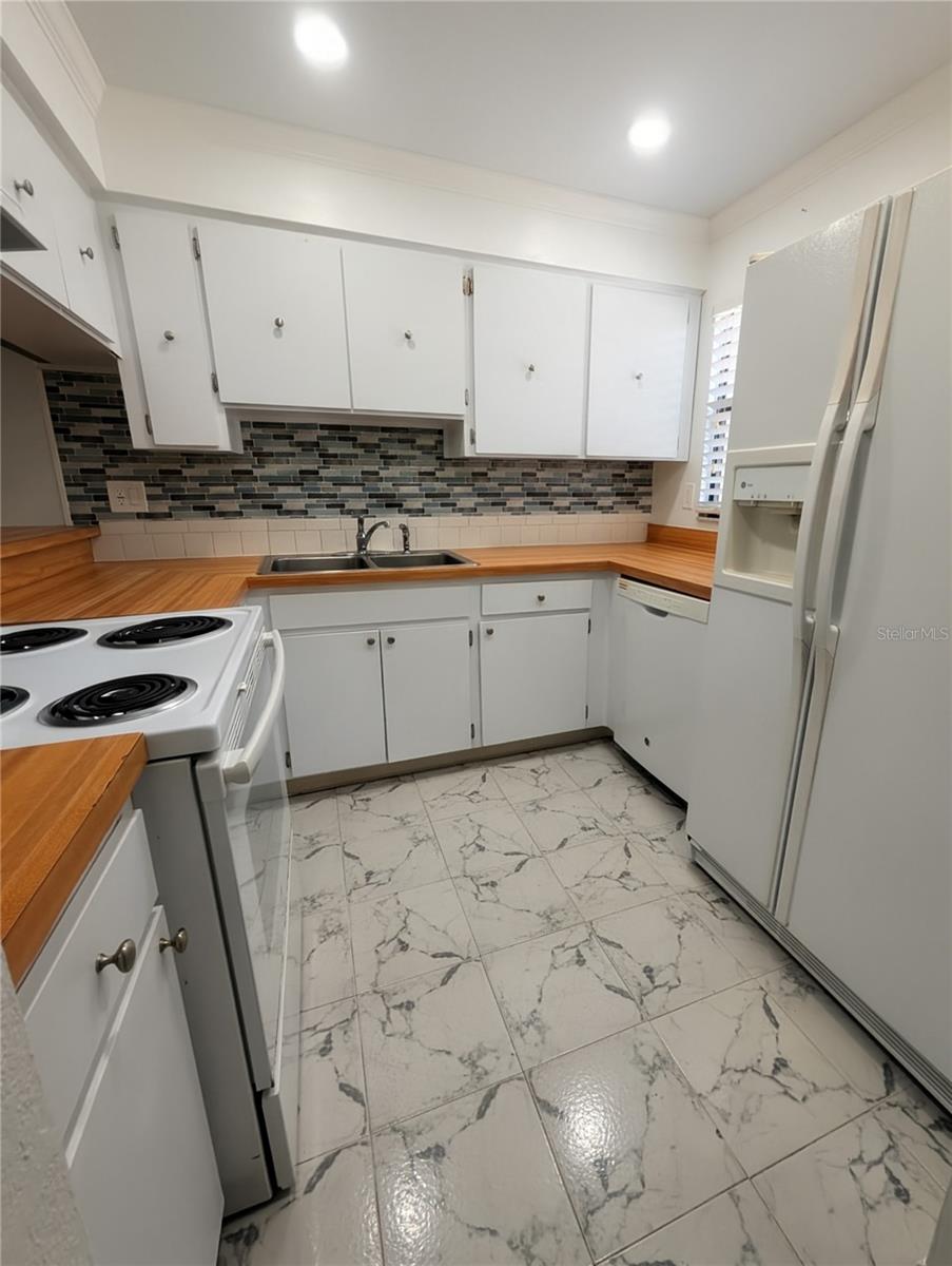 TOWNHOMES OF LAKE SEMINOLE - Residential