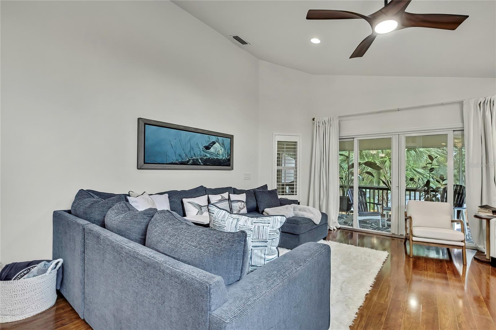 RIVER COVE LNDGS III - Residential