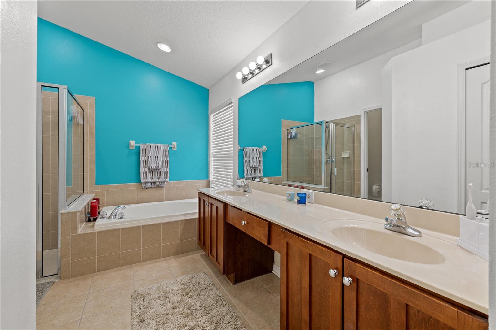 SEVEN OAKS - Residential