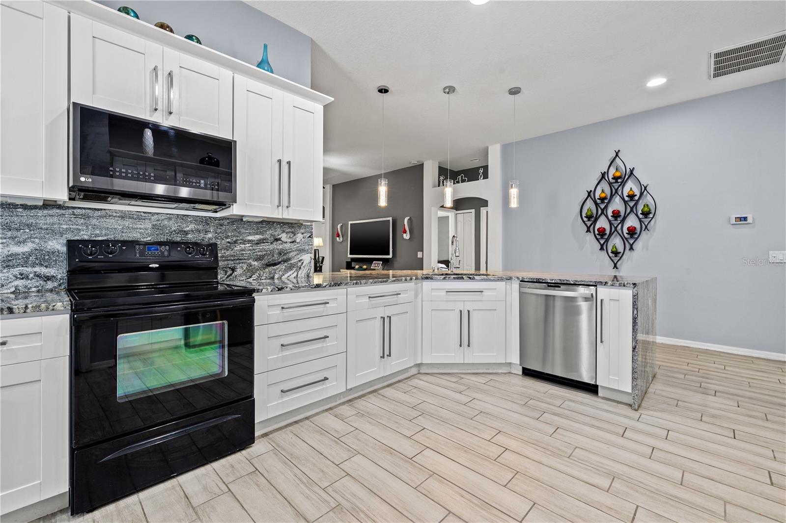 SEVEN OAKS - Residential