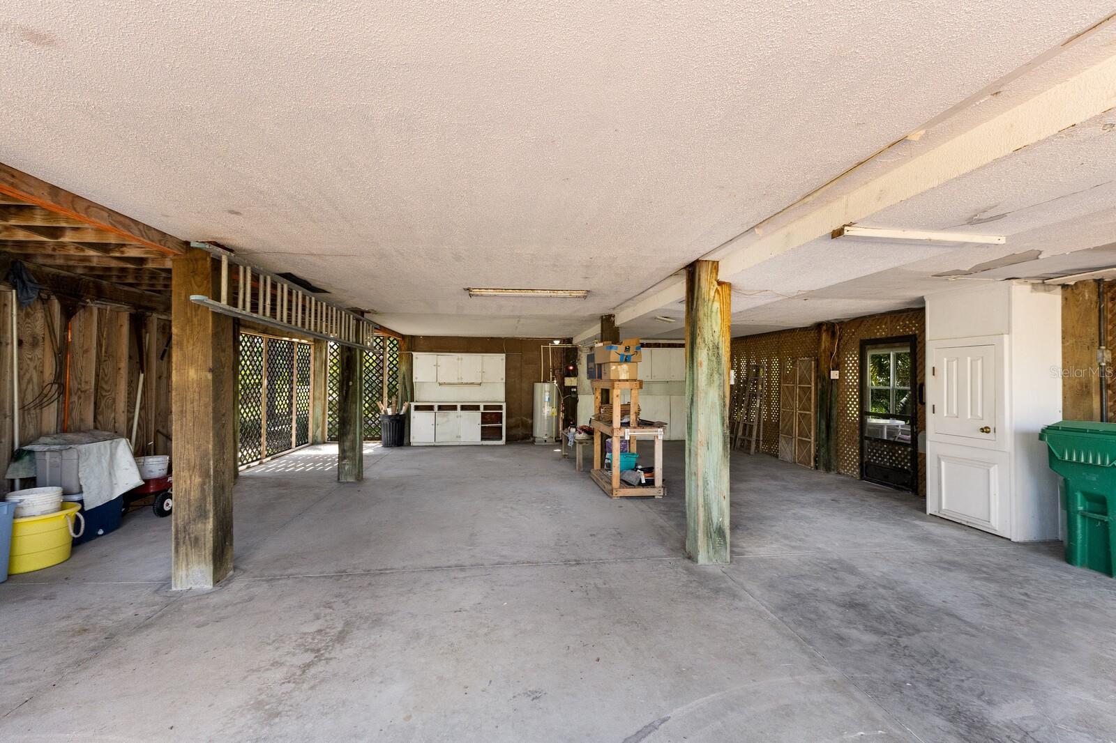 GOLDEN BEACH - Residential
