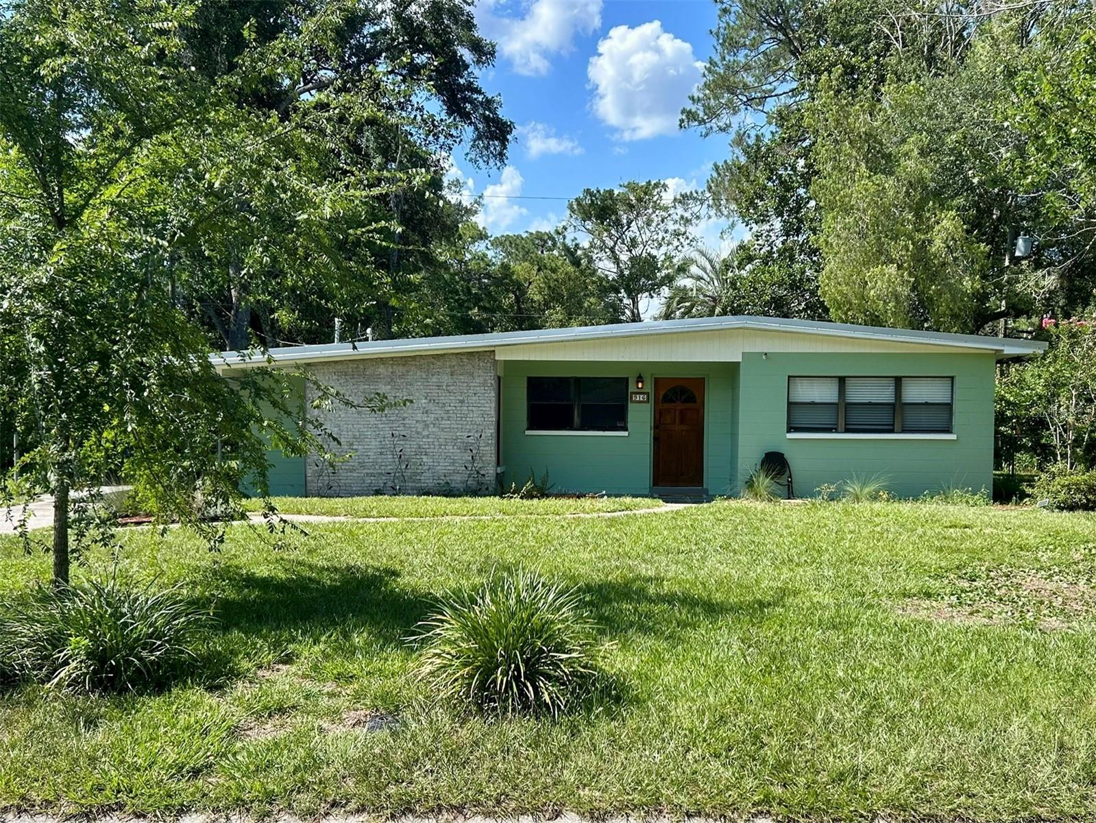 3/1 concrete block home situated on a quarter acre in Carol Estates. Parquet wood flooring. Newer screened porch off the back. Light and bright! Cute home.