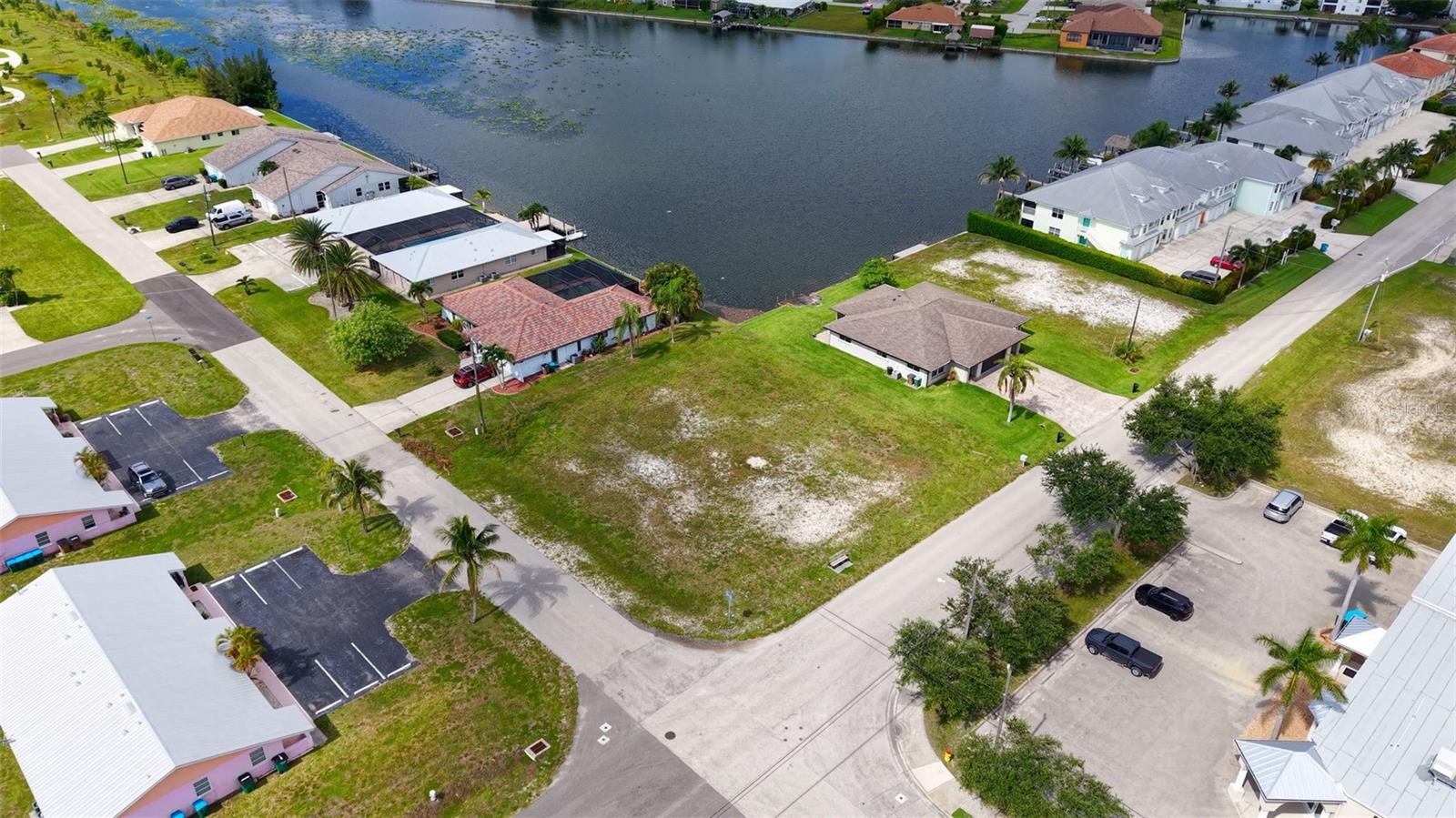 CAPE CORAL - Land
