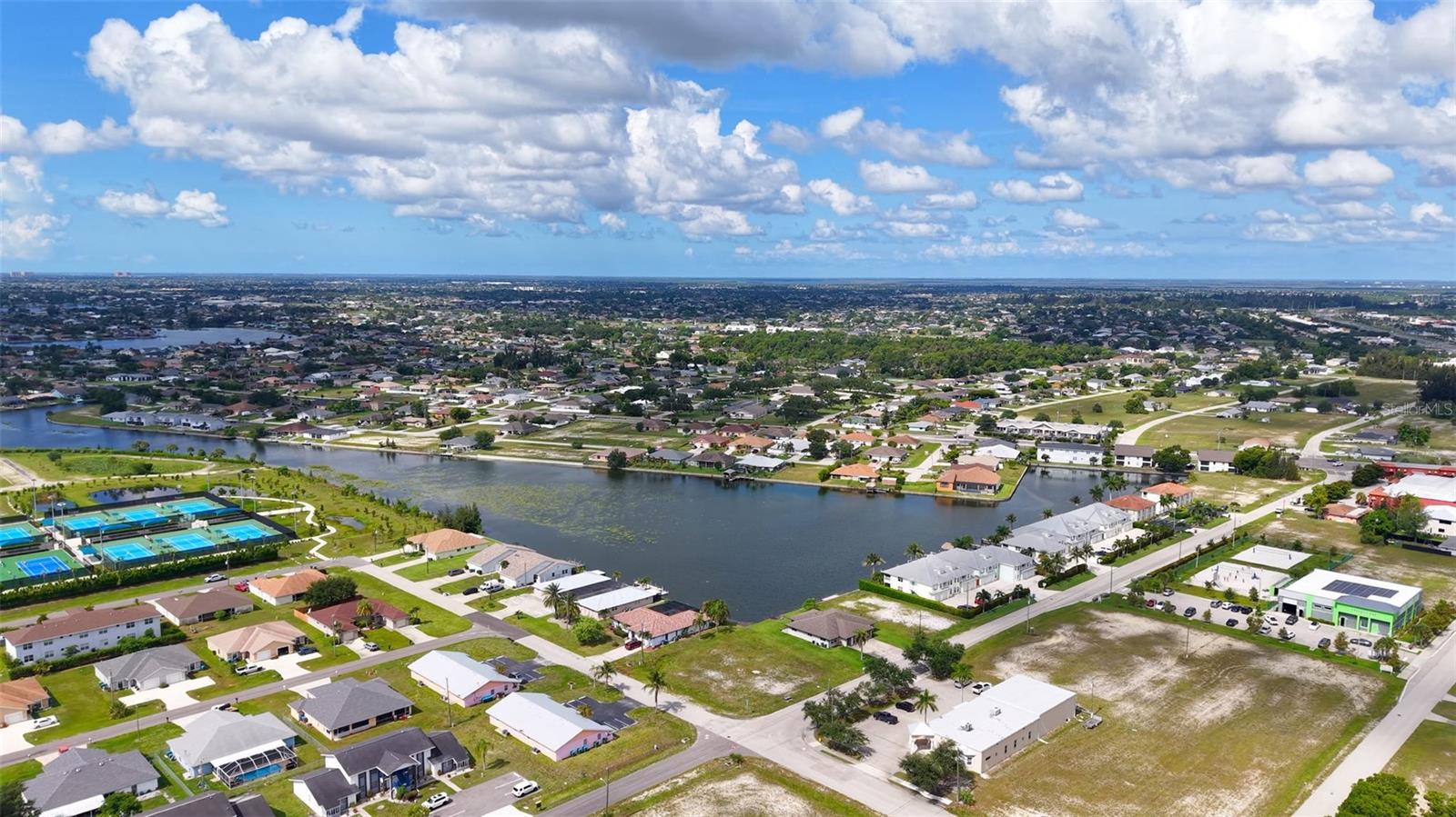 CAPE CORAL - Land