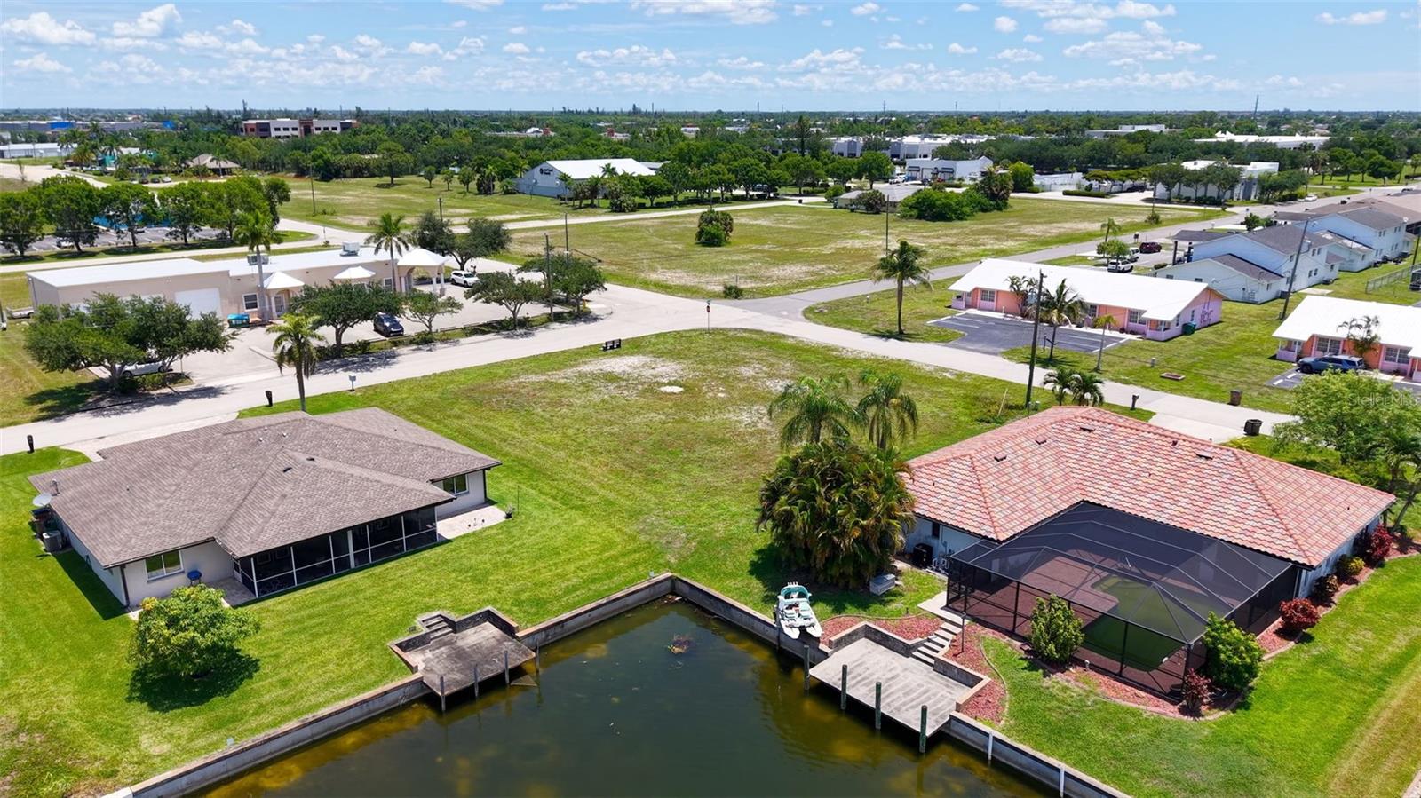 CAPE CORAL - Land