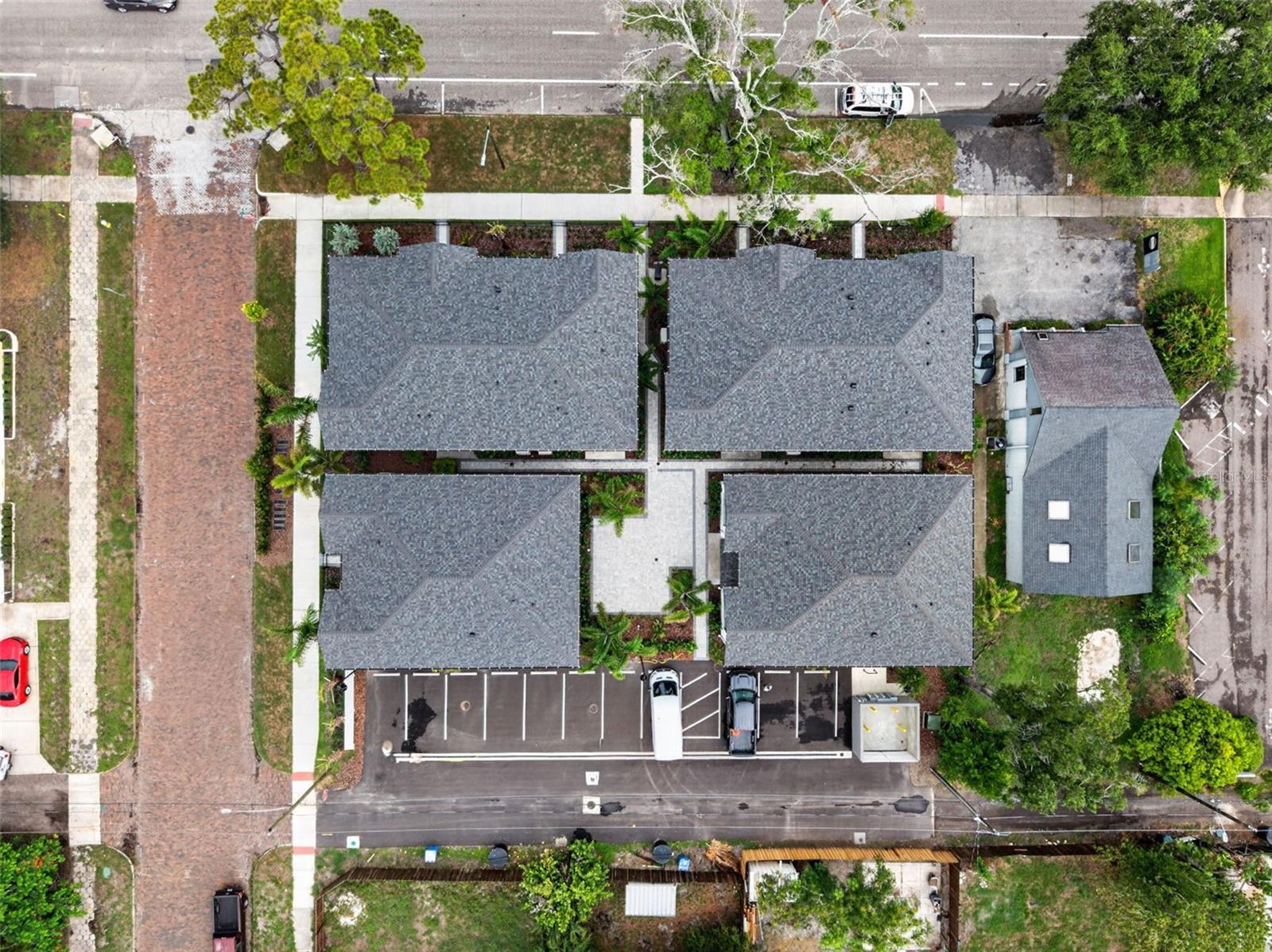 JUNCTION TWNHMS - Residential