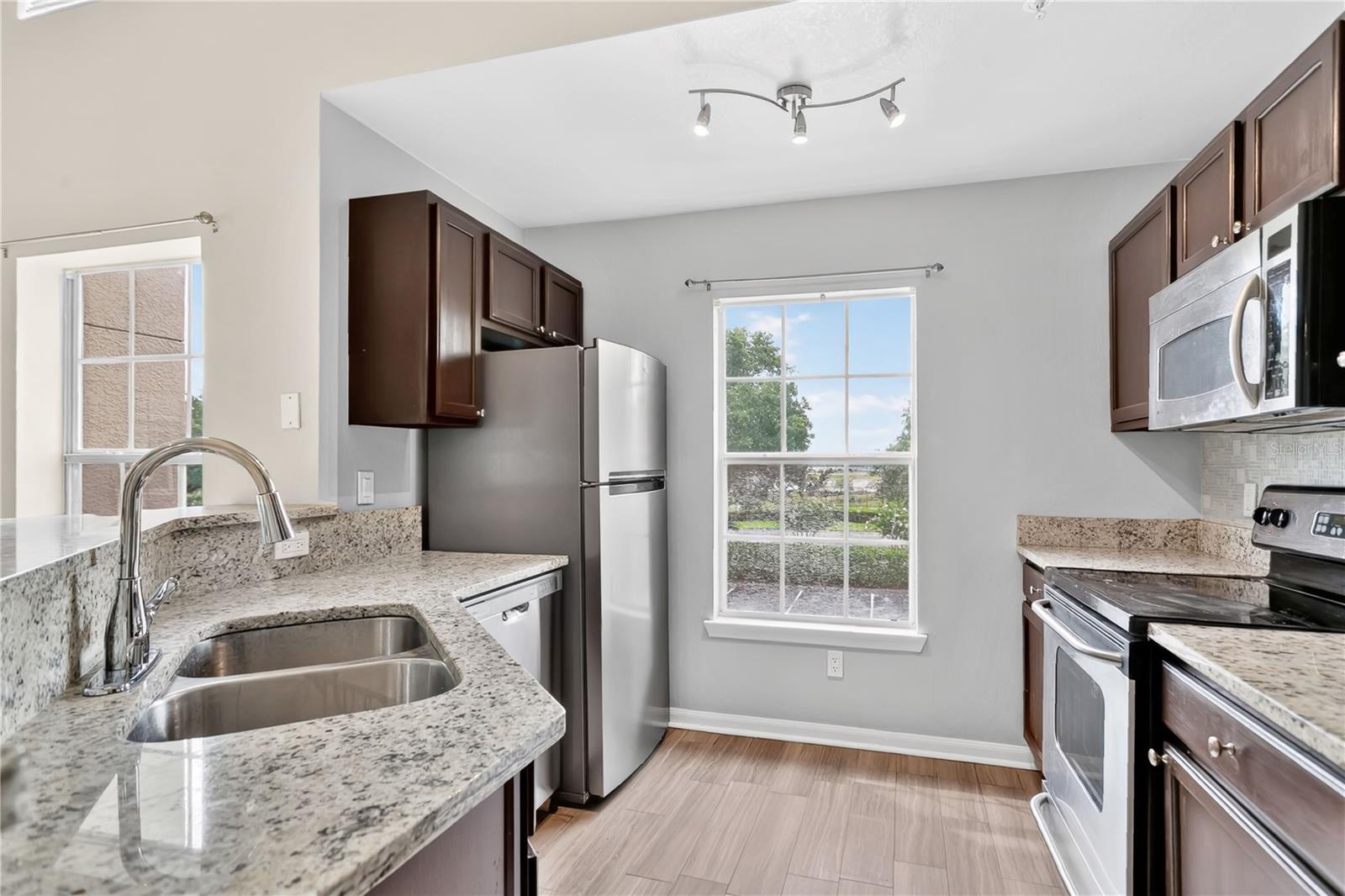 CENTRAL PK/LEE VISTA - Residential