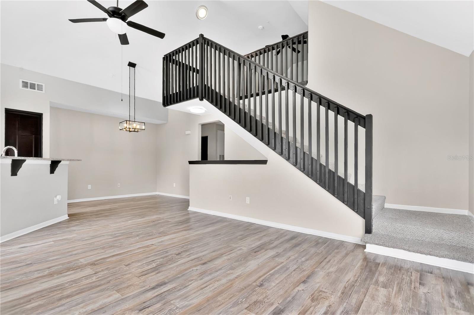 CENTRAL PK/LEE VISTA - Residential