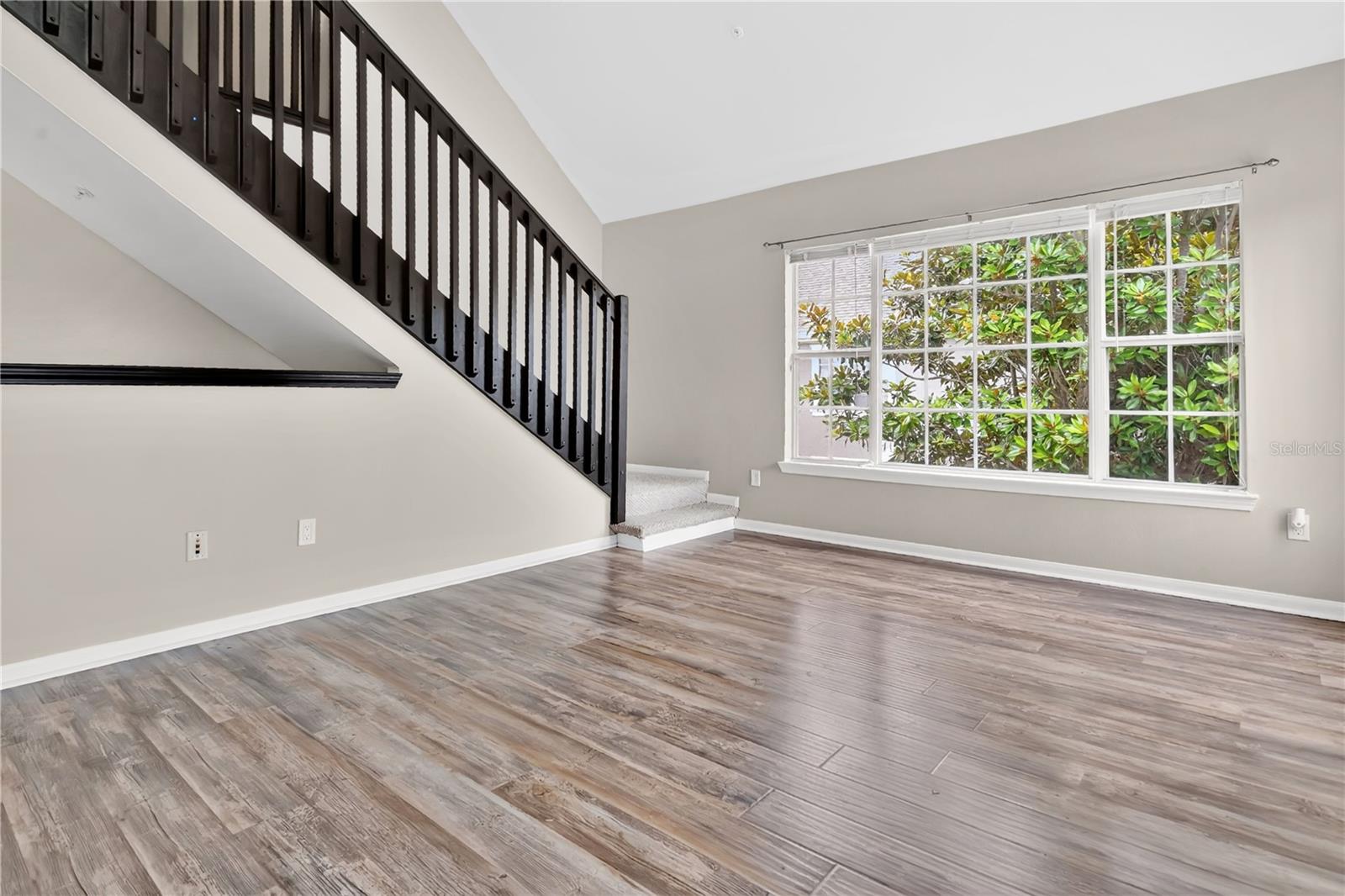 CENTRAL PK/LEE VISTA - Residential