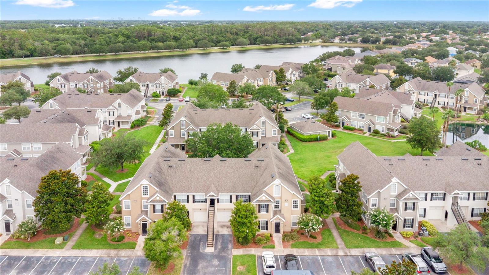 CENTRAL PK/LEE VISTA - Residential